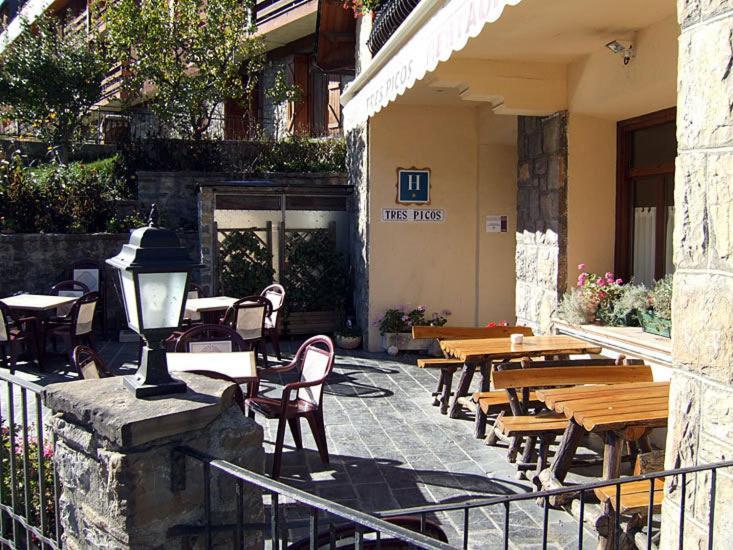 Hotel Tres Picos à Eriste Extérieur photo