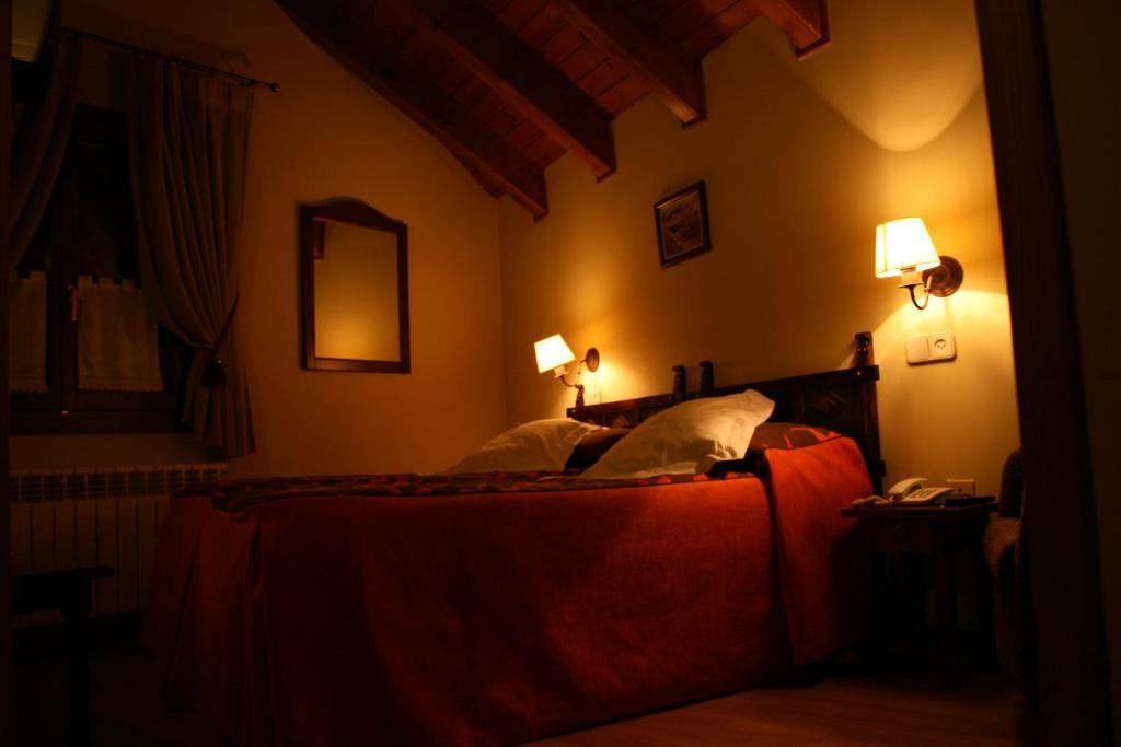 Hotel Tres Picos à Eriste Chambre photo